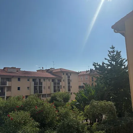 Daire T3 Center Menton- Parking