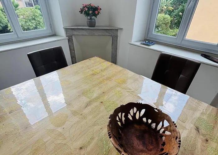 Apartmán T3 Center Menton- Parking Menton