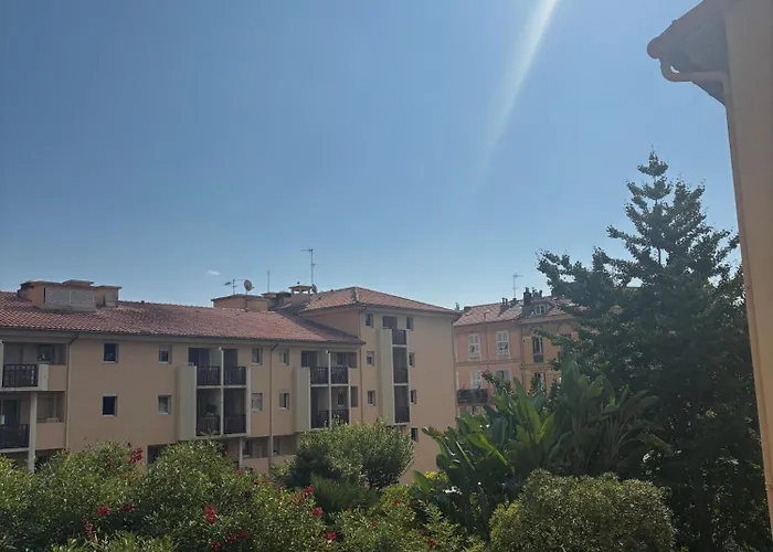 Апартаменти T3 Center Menton- Parking