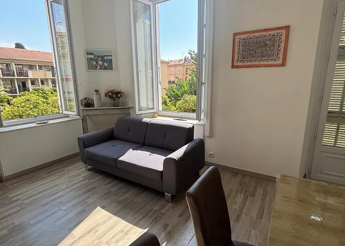 T3 Center Menton- Parking Апартаменти *